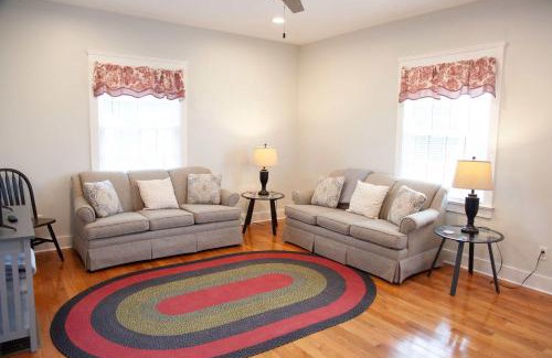 Geneva House | Rose Hill Cottage Lake Views & Mansion Grounds