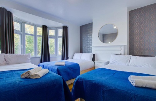 Dudden Hill House | Rose Hotel