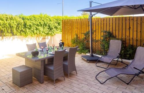 Luz de Tavira House | Rose House - Lux Tavira with swimming pool at Homesbyfc