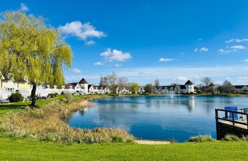 South Cerney House | Rose Lake View, 3 Bed Luxury Cotswolds Lake House, South Cerney, Cirencester