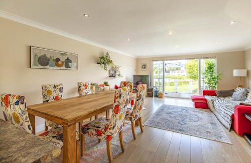 South Cerney House | Rose Lake View, 3 Bed Luxury Cotswolds Lake House, South Cerney, Cirencester