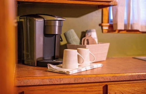 Broken Bow Cottage | Rose Lane/Sleeps 4/Hot Tub/Peaceful