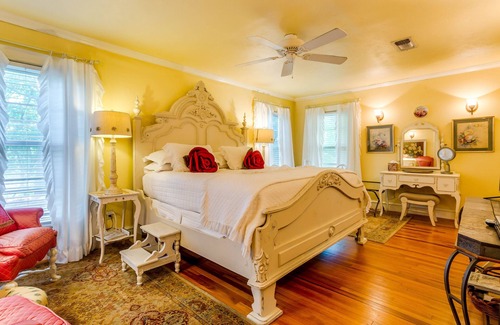 Carter Riverside Bed & Breakfast | Rose of Sharon Room