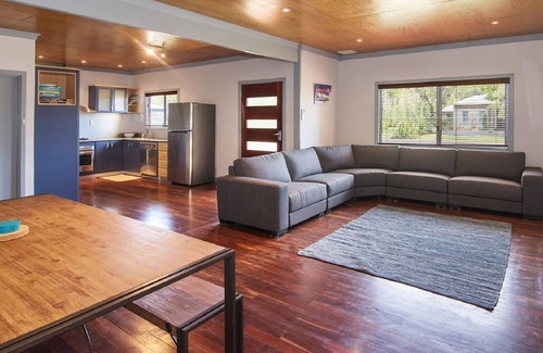 Broadwater House | ROSE ON THE BEACH - relaxing beach hideaway