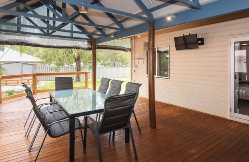 Broadwater House | ROSE ON THE BEACH - relaxing beach hideaway