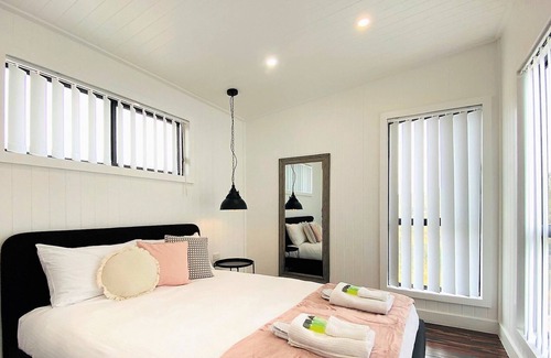Grattai House | 'Rose Quartz' Cabin in Mudgee at Kundalini Lodge