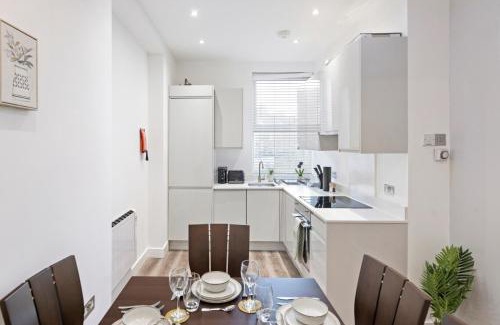 Camden Apartment | Rose Suite Camden Town 3 Bedroom Sleeps 11