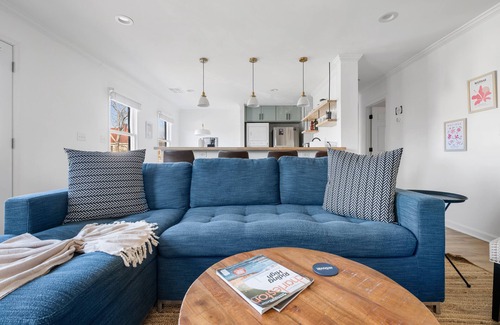 Radcliffeborough Apartment | Rose Suite: Timeless Comfort only 5 Blocks to King