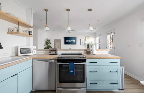 Radcliffeborough Apartment | Rose Suite: Timeless Comfort only 5 Blocks to King