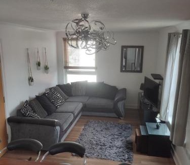 Muirhouse Apartment | Rosebank Apartment Edinburgh City