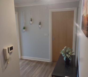 Muirhouse Apartment | Rosebank Apartment Edinburgh City