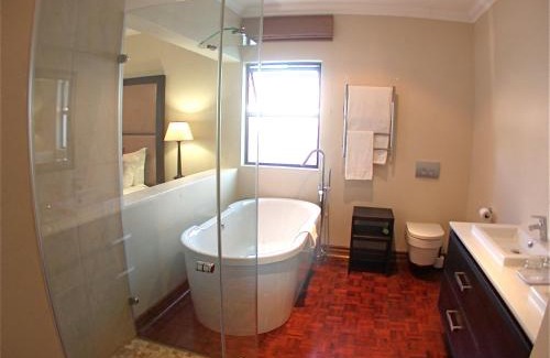Parkwood House | Rosebank Lodge Guesthouse by Claires