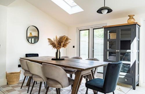 Stockton-on-Tees House | Roseberry - Corner Plot Getaways