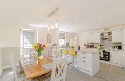 Guisborough Cottage | ROSEBERRY HOUSE, pet friendly, with a garden in Guisborough