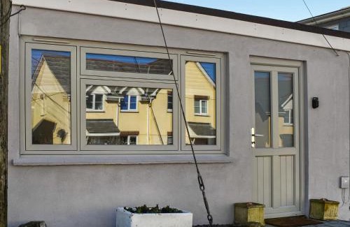 Camelford House | Rosebud Beach Hut