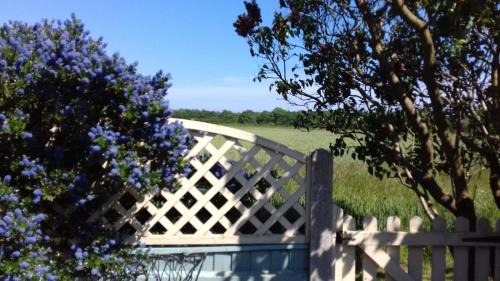 Hopton House | Rosebud cottage