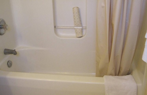 Stratford Hotel | Rosecourt Motel