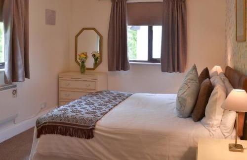 Liskeard House | Rosecraddoc Manor - Lakeview