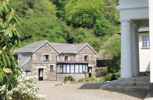 Liskeard House | Rosecraddoc Manor - Stable
