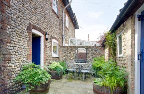Holt House | Rosecroft