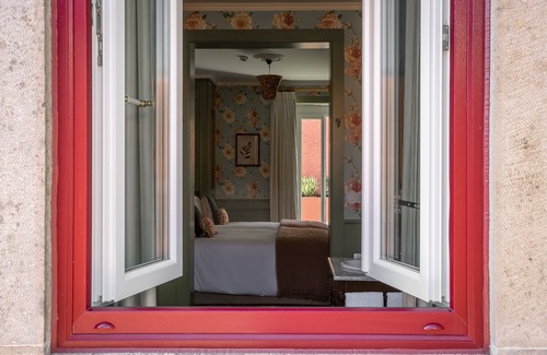 Sintra House | Rosegarden Essence Sintra
