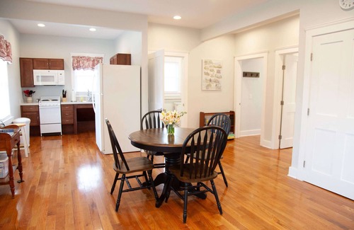 Geneva House | Rosehill Cottage Lake Views & Mansion Grounds