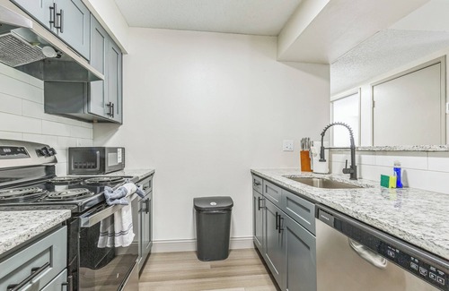Lenexa Apartment | Rosehill Pointe 179 I Spacious 2 Bed 1 Bath