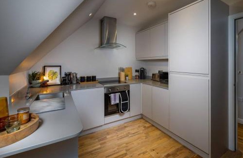 Arundel Apartment | Roseland Apartment 5