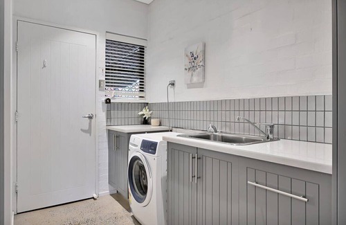 Bletchington House | Roselawn - Short Stroll to Botanic Gardens, Pets