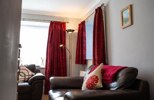 Sageston House | Roselea Cottage Tenby