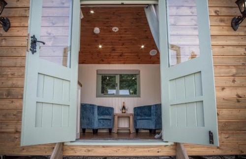 Amroth House | Rosemary - 1 Bedroom Shepherds Hut - Amroth