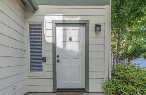 Bass Lake House | Rosenberg Slide Creek Reduced Nightly Rate