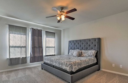 Rosenberg House | Rosenberg Townhome by Brazos Town Center!