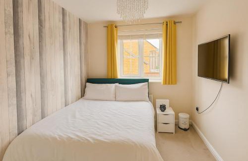 Sheffield Apartment | Rosengelyn Apartment