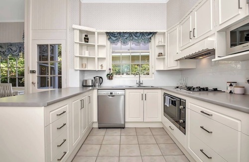 Netherby House | Rosewood Cottage Serenity between City and Hills