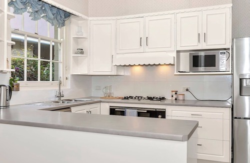 Netherby House | Rosewood Cottage Serenity between City and Hills