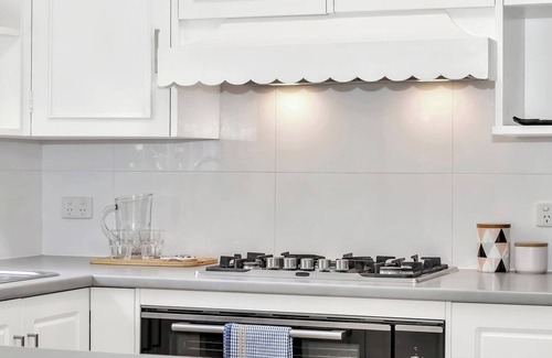 Netherby House | Rosewood Cottage Serenity between City and Hills