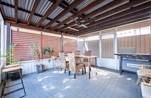 Dubbo House | Rosewood Cottage - Stroll to Central, Cosy Escape