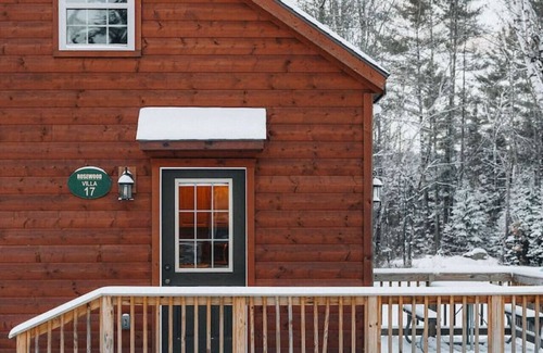 Bethlehem Cabin | Rosewood Villa: 2BR Log Cabin with Kids Loft