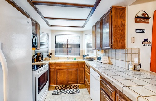 Summit Estates Condo | Rosie's Hideaway #331