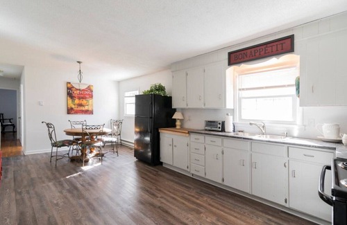 Mooresville House | Rosie's Roost 11 minutes to Lowes corporate