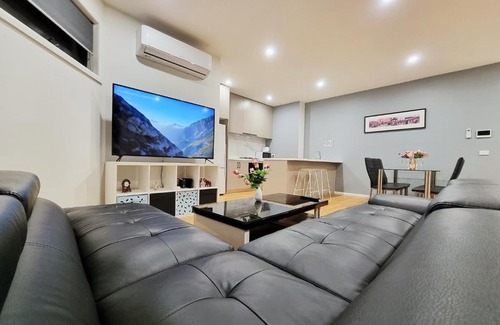 Sunshine North House | Rosie Townhouse - Modern home in Sunshine
