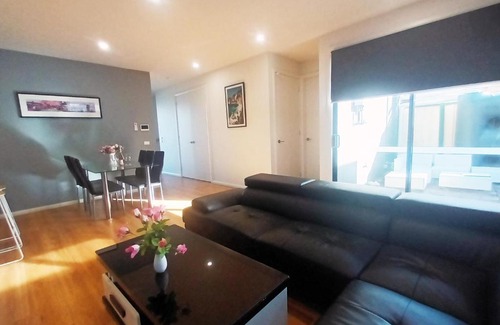 Sunshine North House | Rosie Townhouse - Modern home in Sunshine