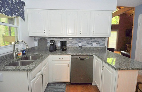 Hedgesville Cabin | Rosies Creekside Retreat - 3 BR Escape!