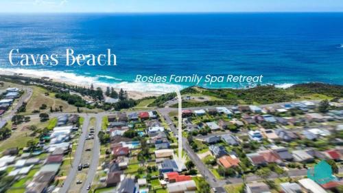 Caves Beach House | Rosies Family Spa Retreat - 300m to the sandy shores of Caves Beach