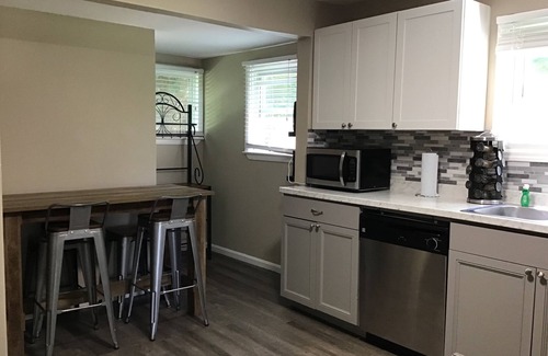 Madison-on-the-Lake House | Rosko Ranch 1/4 mi from Lake Erie. Minutes from wineries & GOTL