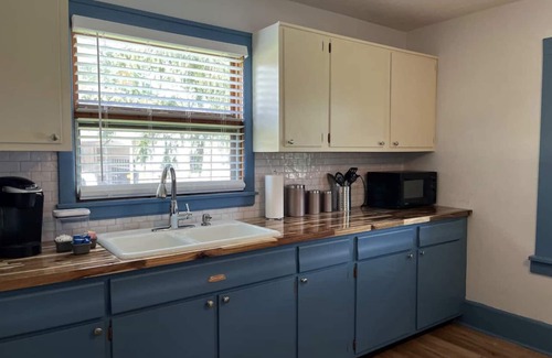 Geneva House | Rosko Ridge Cottage located minutes from GOTL and wineries