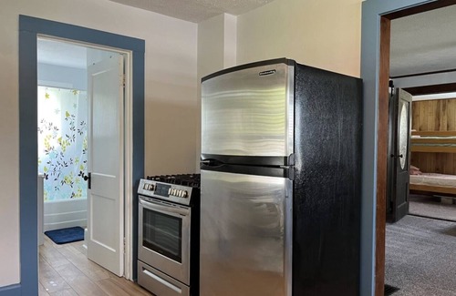 Geneva House | Rosko Ridge Cottage located minutes from GOTL and wineries