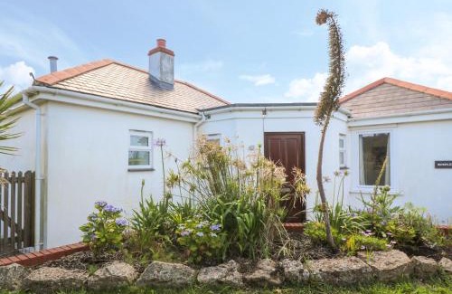 St. Levan House | Rospletha Bungalow