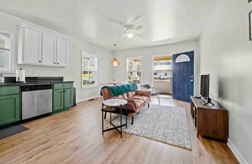 Rossville House | Rossville GA 10m > Chatt - King Bed - Pet Friendly